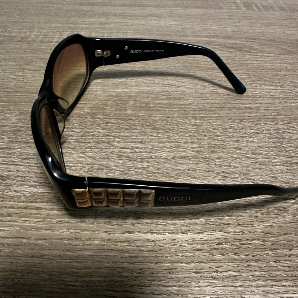 💯Authentic Gucci Black/Gold-tone  Sunglasses-Vintage but in great used condition - Picture 5 of 10